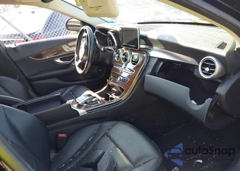 2015 Mercedes-Benz C 300 4Matic из США, поврежденный, VIN 55SWF4KB9FU034252